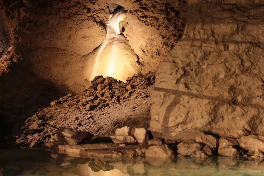 Voile de la mariée aux Grottes de la Balme - Balcons du Dauphiné