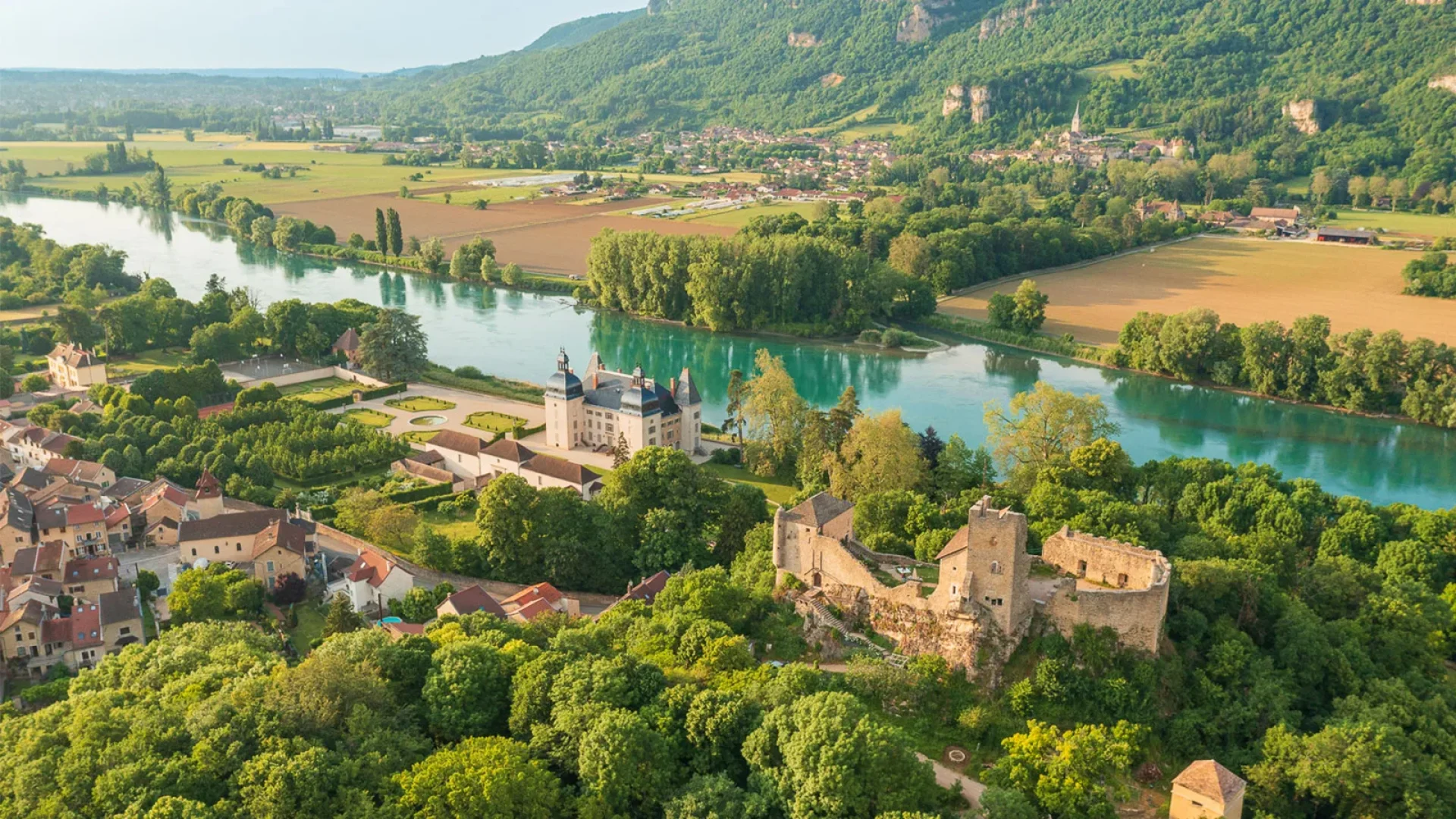View of the castles of Vertrieu