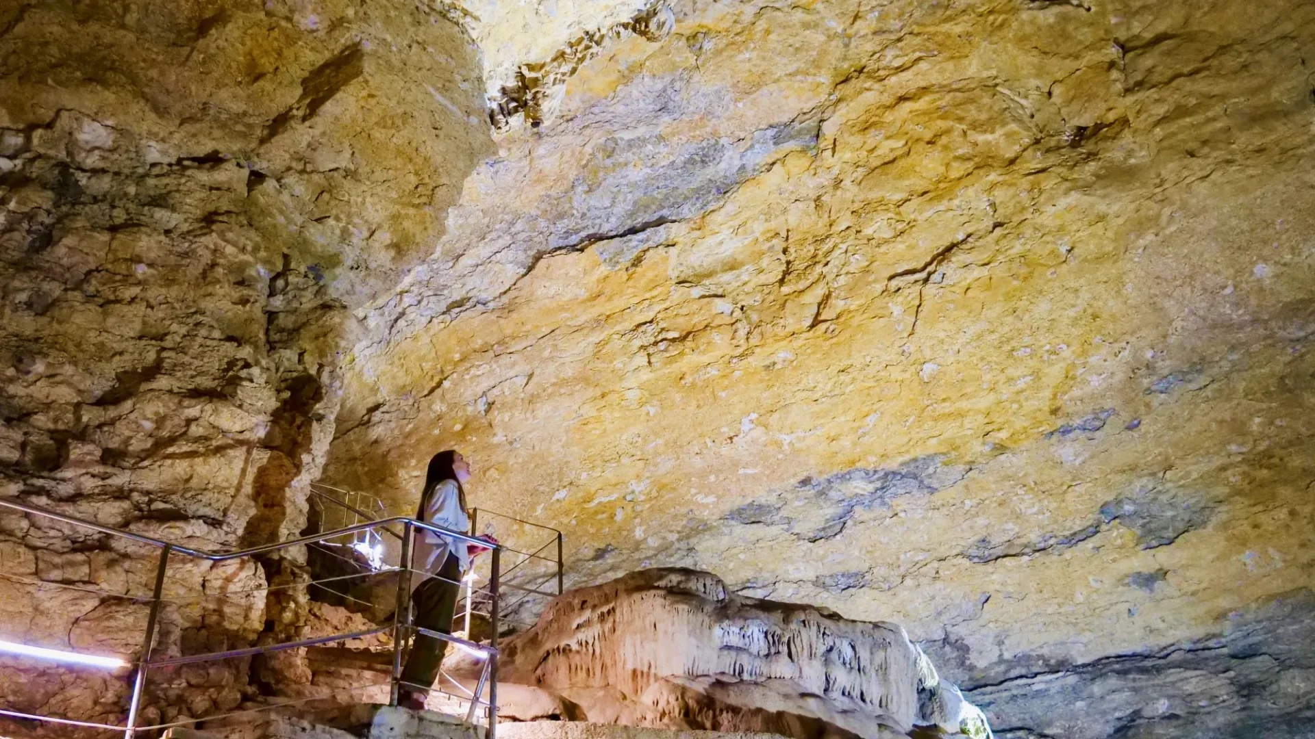 Visite libre des Grottes de La Balme, aux Balcons du Dauphiné en Isère.