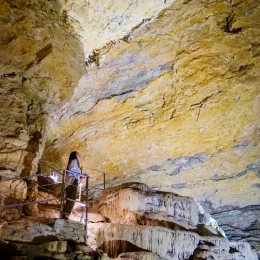 Visite libre des Grottes de La Balme, aux Balcons du Dauphiné en Isère.