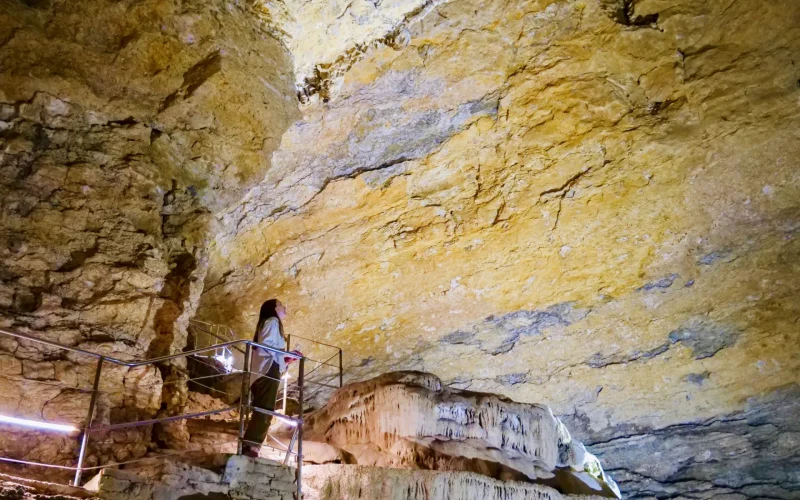 Visite libre des Grottes de La Balme, aux Balcons du Dauphiné en Isère.