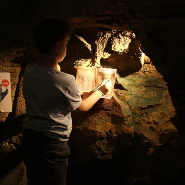 Découverte des Grottes de La Balme pour les enfants avec le livret de jeu Archibalme - Balcons du Dauphiné