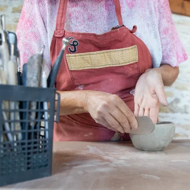 Atelier poterie chez Création Terre - Artisan d'art à La Balme-les-Grottes - Balcons du Dauphiné