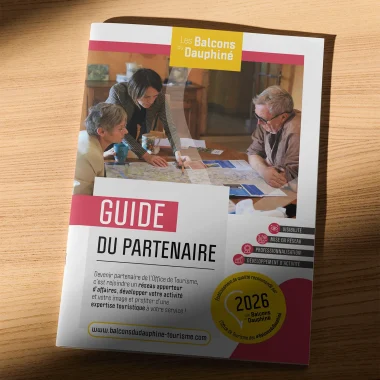 Couverture du guide du partenaire 2026 de l'Office de Tourisme des balcons du Dauphiné
